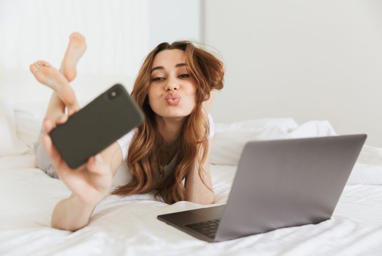 Intima je pojavom tehnologije doživjela upgrade. No je li dobro da tijekom flerta osoba ne piše svoje poruke, nego ih slaže AI? (Foto: Envato Elements)