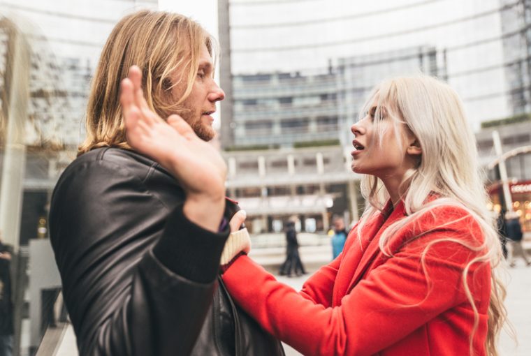 Horoskop za ožujak posebno savjetuje Rakovima da pripaze na način na koji razgovaraju kako ne bi ostali sami (Foto: Envato Elements)